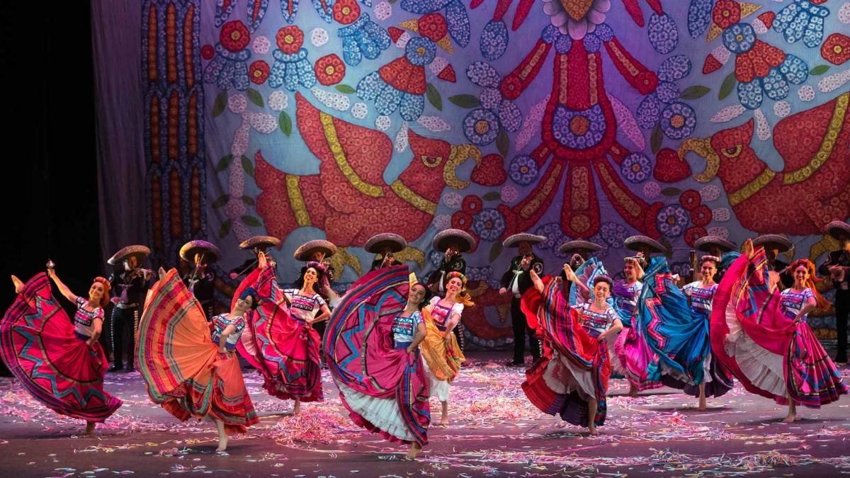 Contratra al Ballet Folklórico nacional de México de silvia lozano33 Contratación de Ballet Folclórico Nacional de México de Silvia Lozano